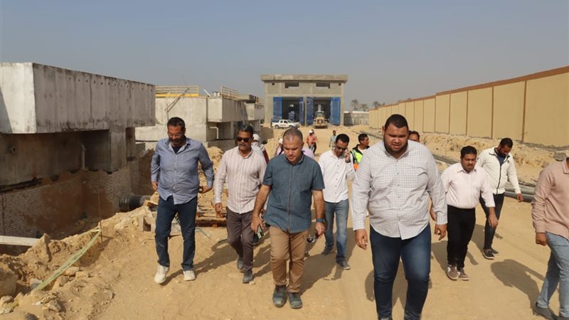 أثناء زيارة الوفد الطلابى