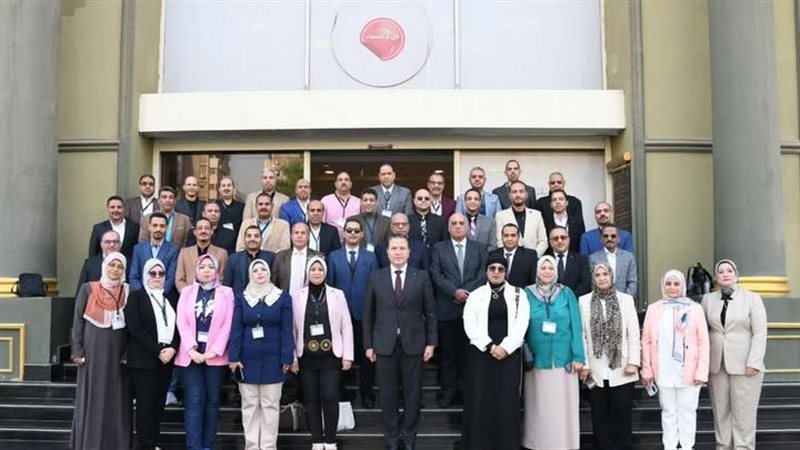 وفد من جامعة أسيوط يشارك ببرنامج مكافحة الفساد والحوكمة 