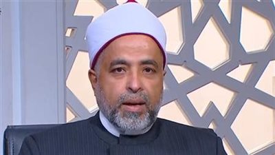 مصممة الأزياء تتحمل ذنوب عرض الموديلات المفتوحة.. أمين الفتوى يوضح