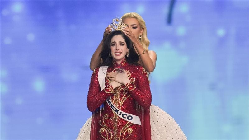 ملكة جمال الكون فاطمة بوش 