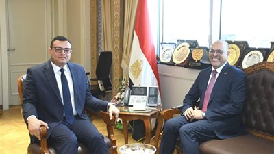 وزيرا الإسكان والعمل يبحثان تعزيز التعاون في عدد من الملفات المشتركة
