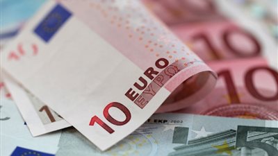 سعر صرف اليورو أمام الجنيه خلال تعاملات اليوم الأربعاء 17 ديسمبر 2025