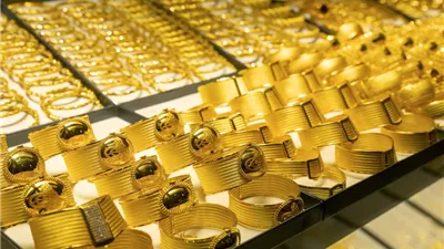 أسعار الذهب تقترب من 7000 جنيه.. وارتفاع ملحوظ في السبائك بالأسواق 