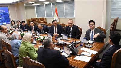وزير الرياضة يبحث مع وفد هواوي تعزيز التعاون لتطوير البرامج وتدريب الشباب