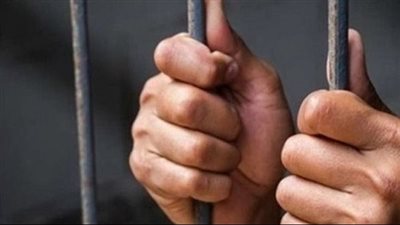 انتحل صفة طبيب.. مدير مبيعات يواجه عقوبة الحبس سنتين طبقا للقانون