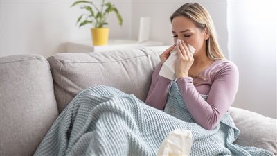 عوض تاج الدين: «H1N1» الأكثر انتشارًا في مصر.. وحقنة البرد شديدة الخطورة