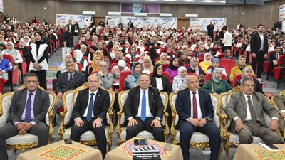 رئيس جامعة دمياط يشهد الجلسة الافتتاحية لتقييم المخرجات البحثية لطلاب كلية الطب