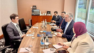 وزير البترول يبحث فرص التعاون في المعادن الحيوية والنادرة مع شركة هانتر الأسترالية
