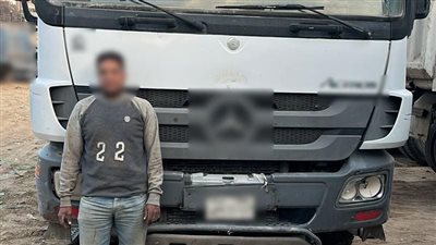 سائق متهور يقطع الطريق عكس الاتجاه… والأمن يضبطه بعد انتشار الفيديو