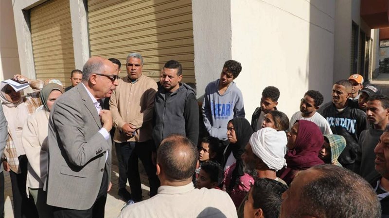 محافظ المنيا والأهالي 