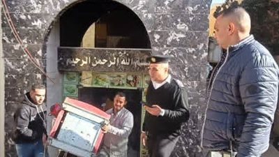 غلق وتشميع محال مخالفة تدار بدون ترخيص تسبب إزعاجاً للمواطنين بالجيزة