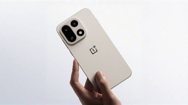 هاتف OnePlus 15