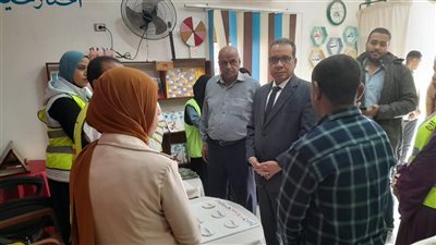 نائب رئيس جامعة قنا يتفقد بيت التطوع بمقر الجامعة