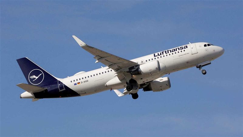 طائرة من طراز إيرباص A320-214 تابعة لشركة طيران لوفتهانزا  