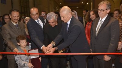 أجمل الجميلات.. افتتاح معرض «نفرتاري» بحضور السفير الإيطالي