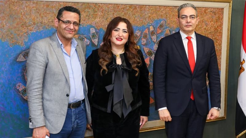 د.طارق سعده ود.هبة عبدالعزيز وخالد البلشي