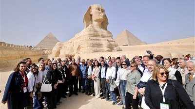 زاهي حواس أمام رؤساء برلمانات المتوسط: «الأهرامات شهادة على عبقرية المصريين القدماء»