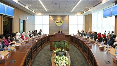 رئيس الوزراء يستعرض عدداً من ملفات عمل 