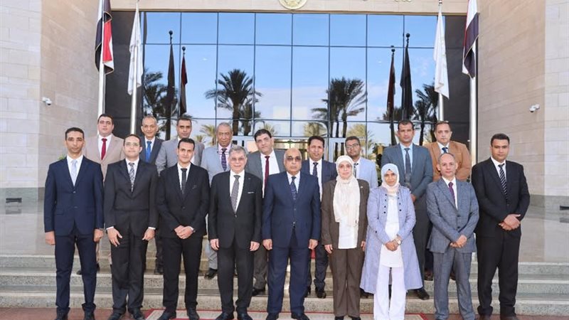 صورة تذكارية للقاء 