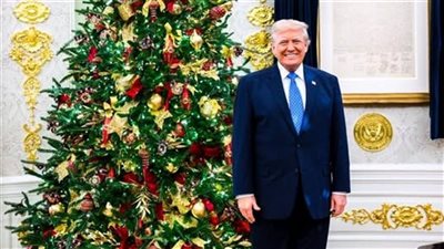 ترامب وزوجته ميلانيا يشعلان أجواء الأعياد بإضاءة شجرة الكريسماس في واشنطن
