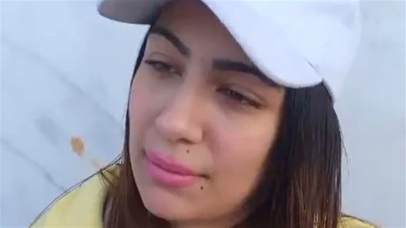 فتاة البشعة 