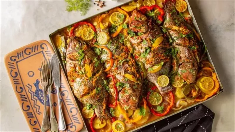  صينية السمك بصوص المستردة 