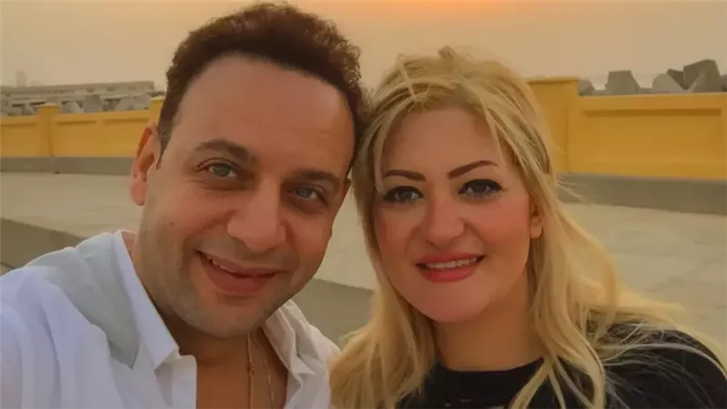 مصطفى قمر وزوجته