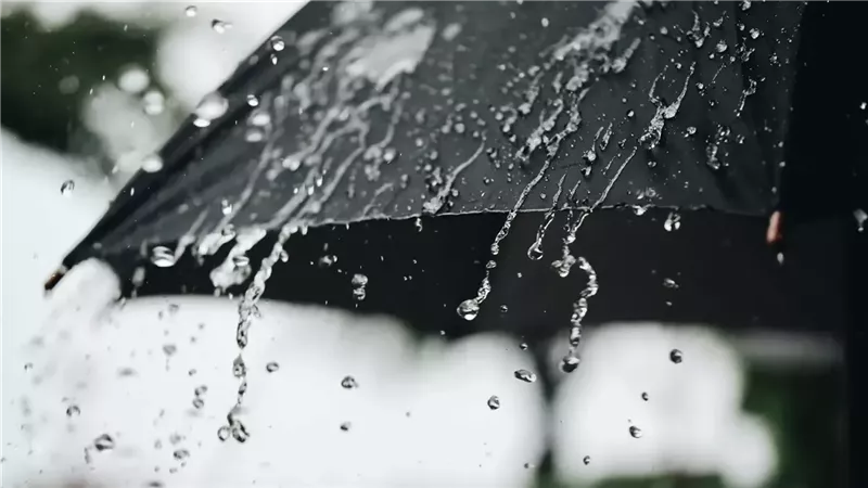 سقوط أمطار 