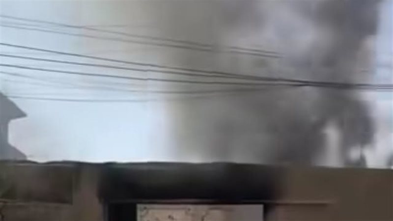 الدخان يتصاعد 