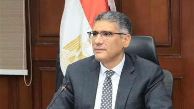 محافظ الجيزة يبحث الفرص الاستثمارية بمركز الواحات البحرية