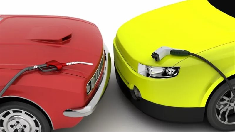 السيارات الكهربائية أم سيارات البنزين