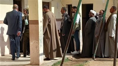الجلباب البلدي يزين الطوابير.. إقبال بلجان المنيا مع فتح باب التصويت في انتخابات النواب
