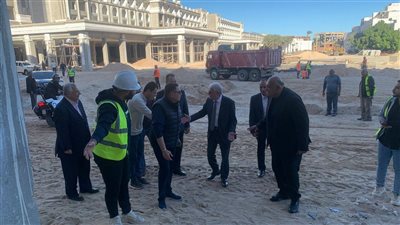 محافظ البحر الأحمر ومستشار الرئيس يتفقدان مشروعا سياحيا جديدا تمهيدا لافتتاحه
