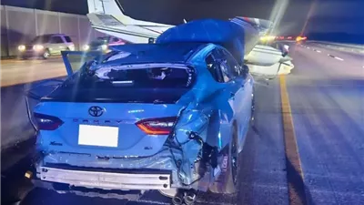 اصطدام طائرة صغيرة بسيارة خلال هبوط اضطراري في فلوريدا