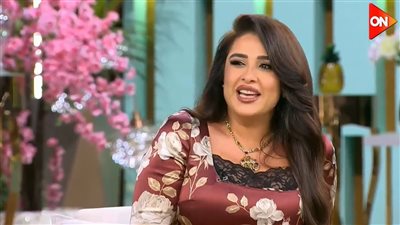 ياسمين عبد العزيز تعاتب منى الشاذلي: 