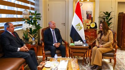  وزيرة التنمية المحلية تبحث مستقبل أسواق العتبة والحميدي والتجاري بحضور وفد الهابيتات
