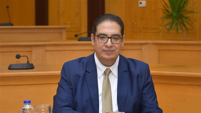  رئيس جامعة القاهرة