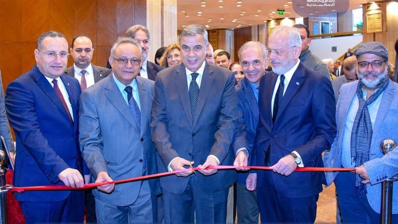المحافظ خلال الافتتاح