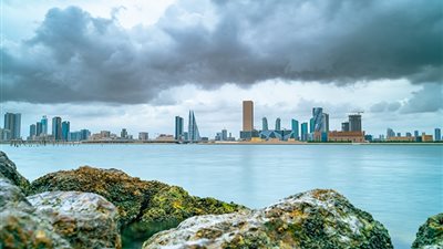 البحرين: أجواء غائمة وفرص لهطول أمطار متفرقة قد تكون رعدية