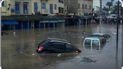 فيديو يُلخص المأساة والبطولة.. مواطنون ينقذون سيدة جرفتها «سيول آسفي» القاتلة