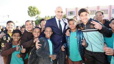 زيارة مفاجئة لمدرسة بأسوان.. ماذا تابع وزير التعليم؟
