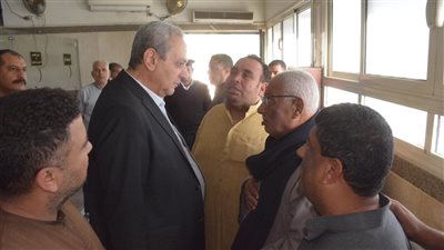 ابتسامة وخدمة مباشرة.. محافظ الغربية يتابع المواطنين بنفسه