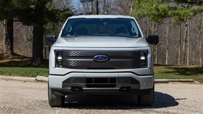 فورد رسميًا انتهاء إنتاج فورد F-150 لايتنينج الكهربائية بالكامل،