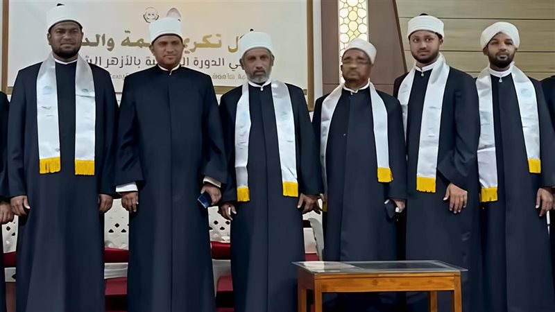 مفتي الهند يكرم خريجي أكاديمية الأزهر من الهند  