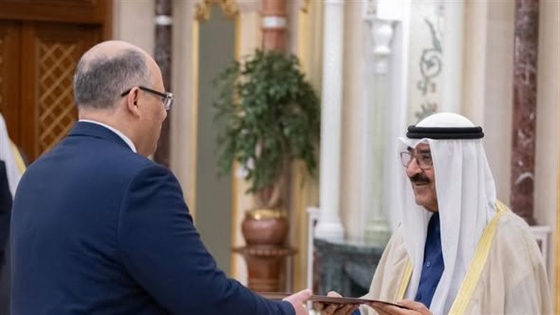 السفير المصرى يقدم أوراق اعتماده لأمير الكويت 