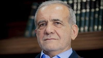 الرئيس الإيراني يعترف بمسؤولية الحكومة عن الأزمات الاقتصادية والمعيشية 
