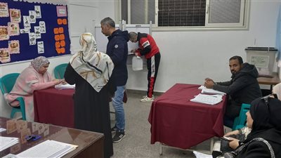 استمرار توافد الناخبين على مدرسة النصر سكول بالمطرية