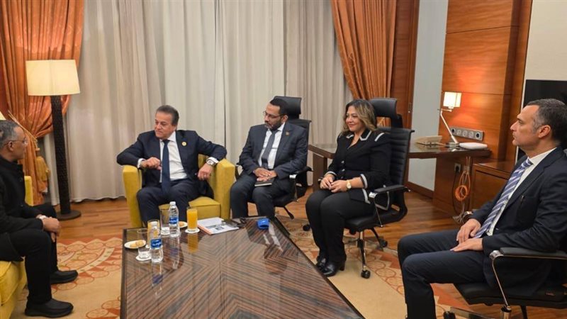  وزير الصحة والسكان