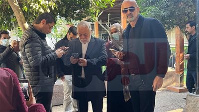 نجوم الفن يشيعون جثمان الراحلة سمية الألفي من مسجد مصطفى محمود 
