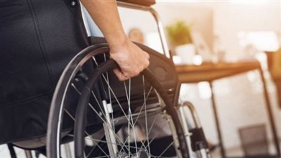 تخفيض ساعات العمل اليومية بمقدار ساعة للموظف ذي الإعاقة طبقا للقانون
